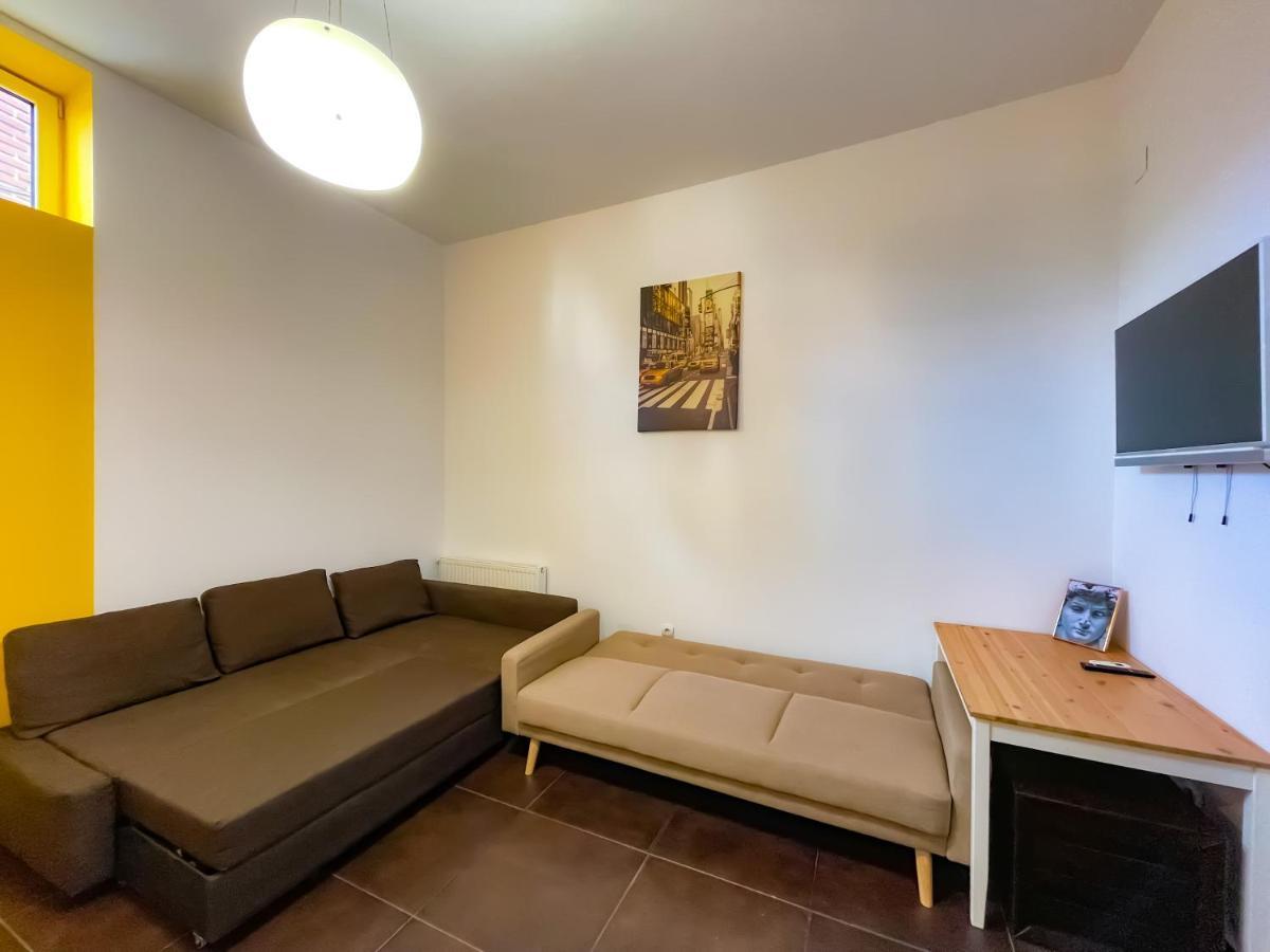Cool Flat With Hot Tub In The Old Town Apartment Bucureşti Exterior foto