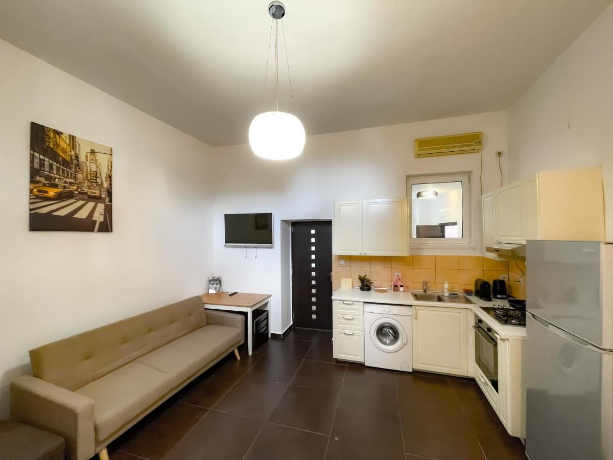 Cool Flat With Hot Tub In The Old Town Apartment Bucureşti Exterior foto