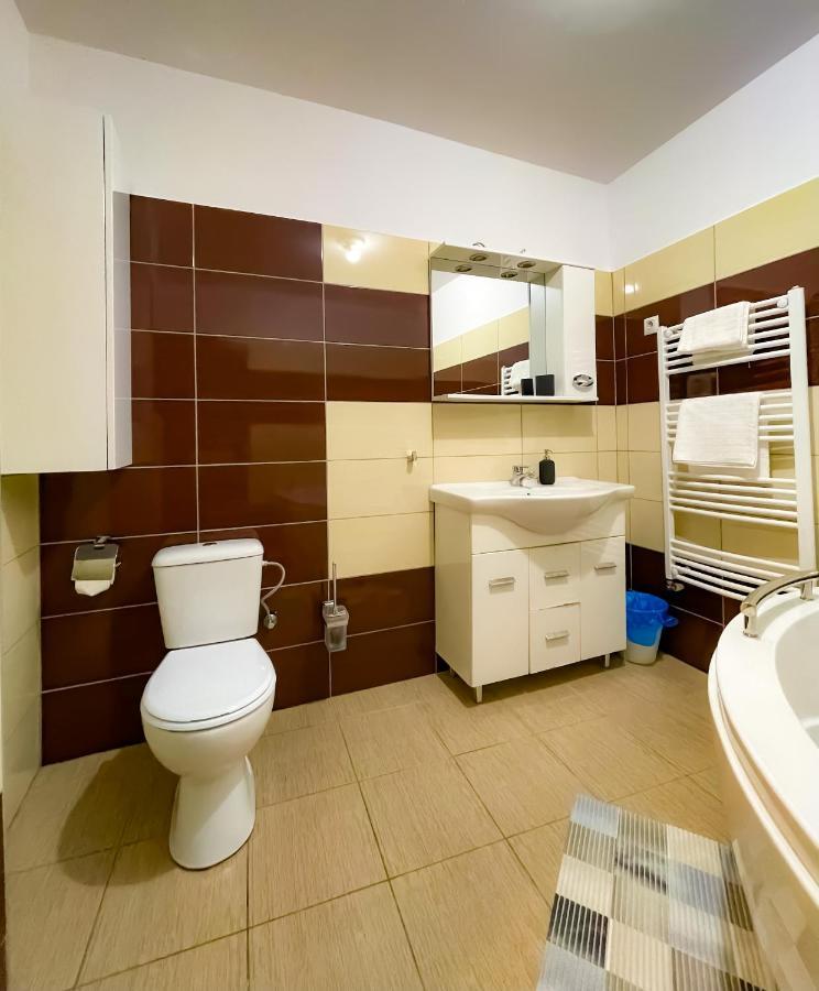 Cool Flat With Hot Tub In The Old Town Apartment Bucureşti Exterior foto