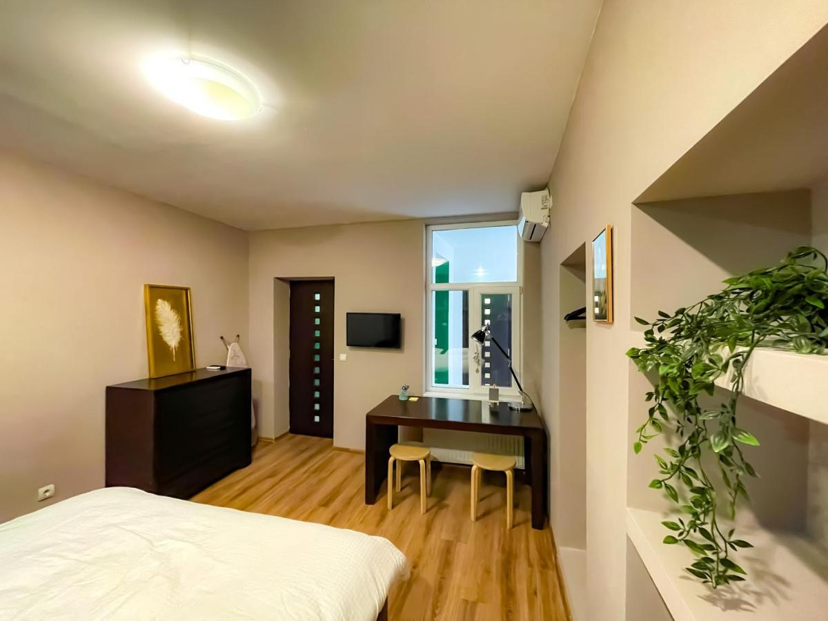 Cool Flat With Hot Tub In The Old Town Apartment Bucureşti Exterior foto