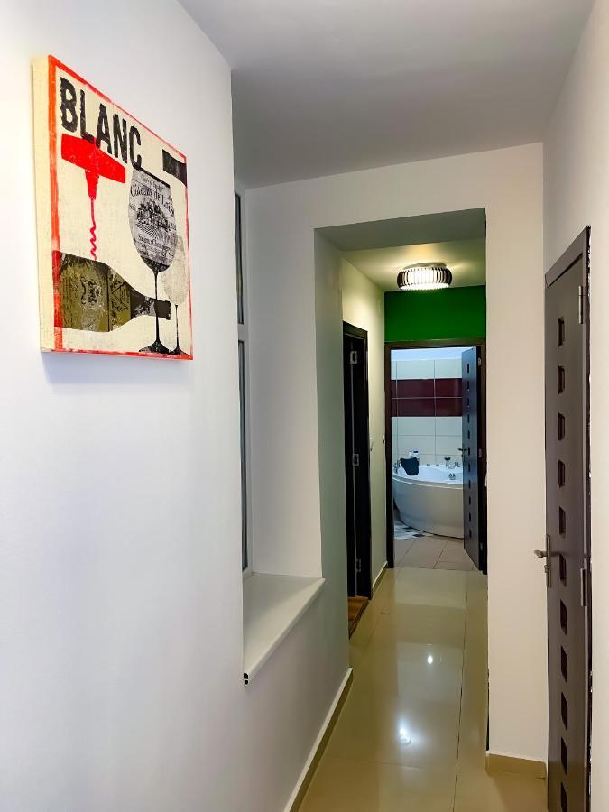 Cool Flat With Hot Tub In The Old Town Apartment Bucureşti Exterior foto